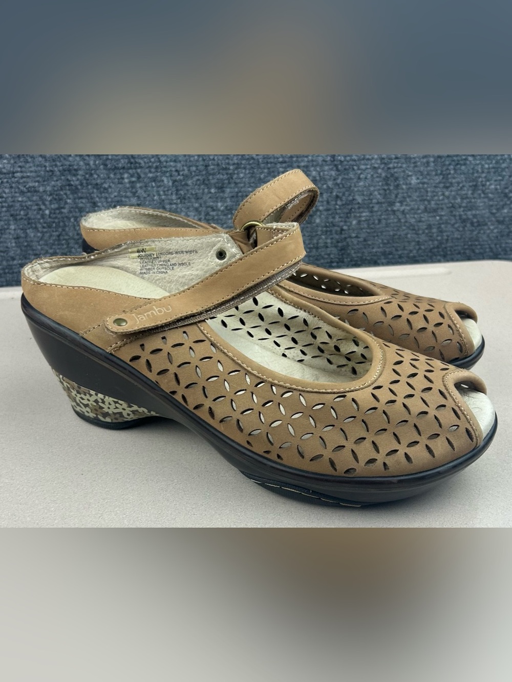 Jambu Journey Encore Wedge Shoes Leather Nubuck Sz 8W Peep Toe Wide Tan